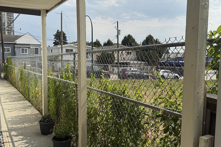 8125 St. George Street Vancouver, BC - 17