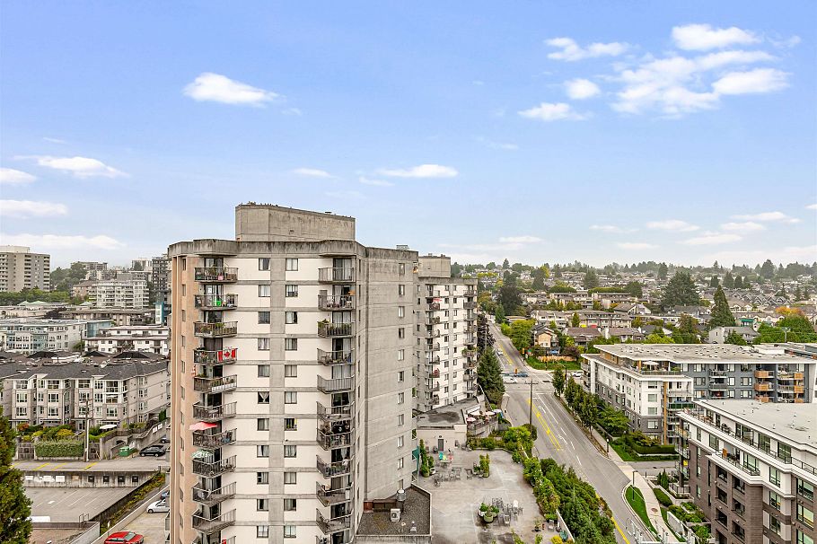 1605 145 St. Georges Avenue North Vancouver, BC - 32