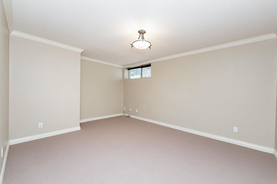 180 W Osborne Road North Vancouver, BC - 29