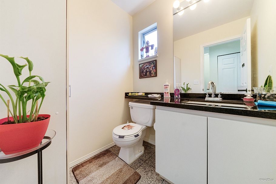 215 W 18th Street North Vancouver, BC - 8