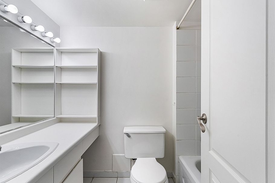 1605 145 St. Georges Avenue North Vancouver, BC - 26