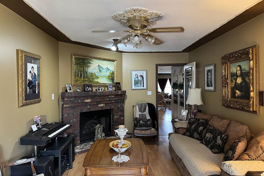 2942 Adanac Street Vancouver, BC - 16