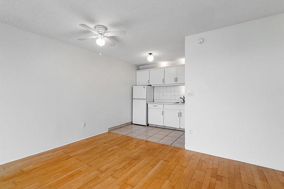 1605 145 St. Georges Avenue North Vancouver, BC - 11