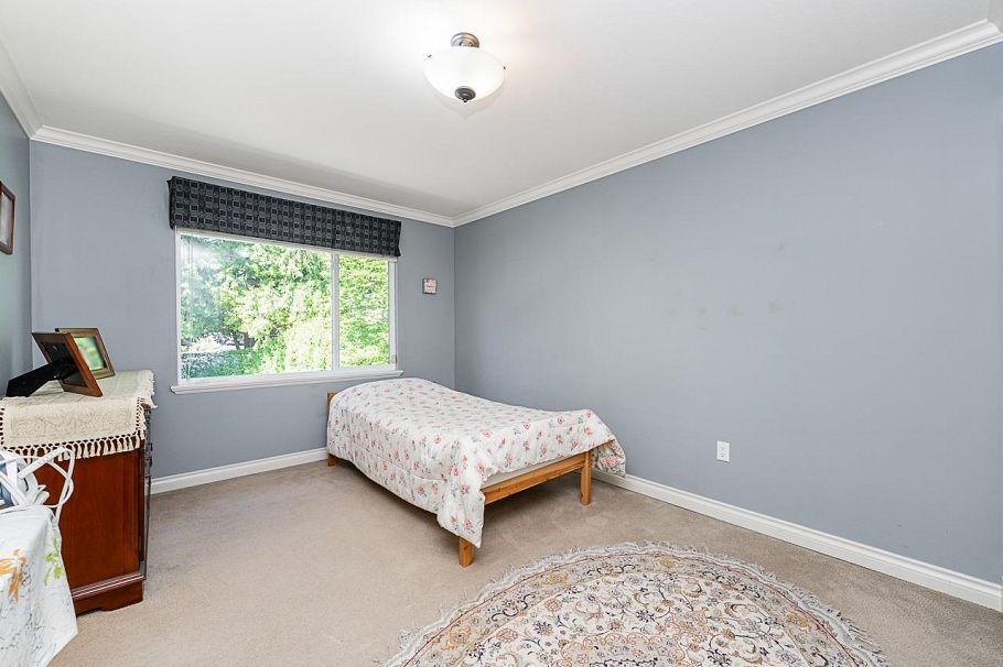 180 W Osborne Road North Vancouver, BC - 25