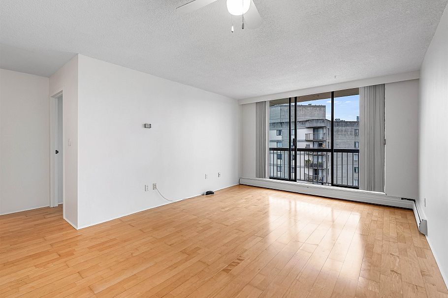 1605 145 St. Georges Avenue North Vancouver, BC - 2