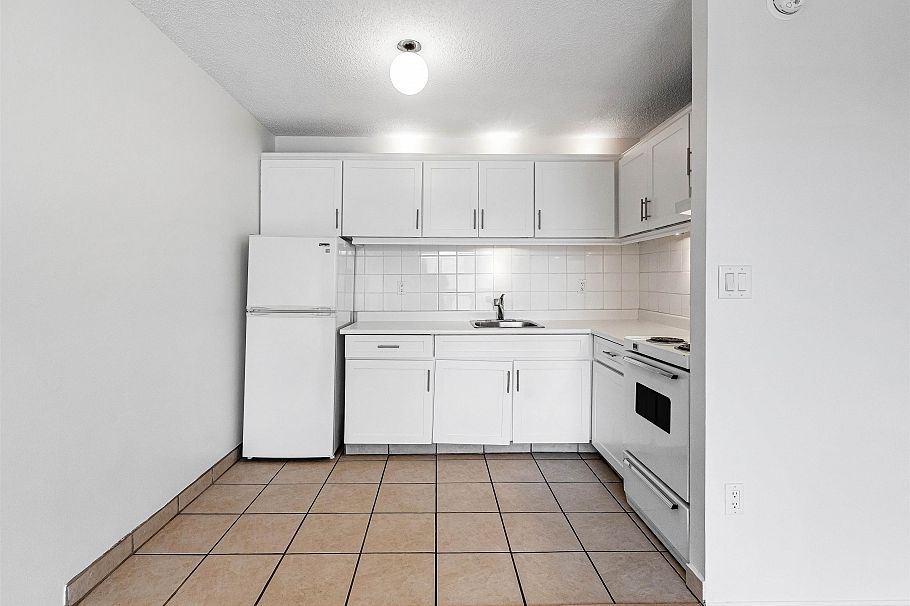 1605 145 St. Georges Avenue North Vancouver, BC - 12