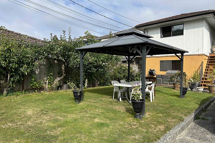 2942 Adanac Street Vancouver, BC - 35