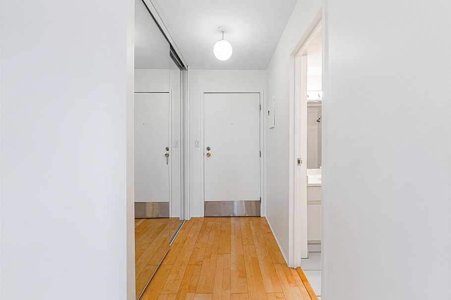 1605 145 St. Georges Avenue North Vancouver, BC - 28