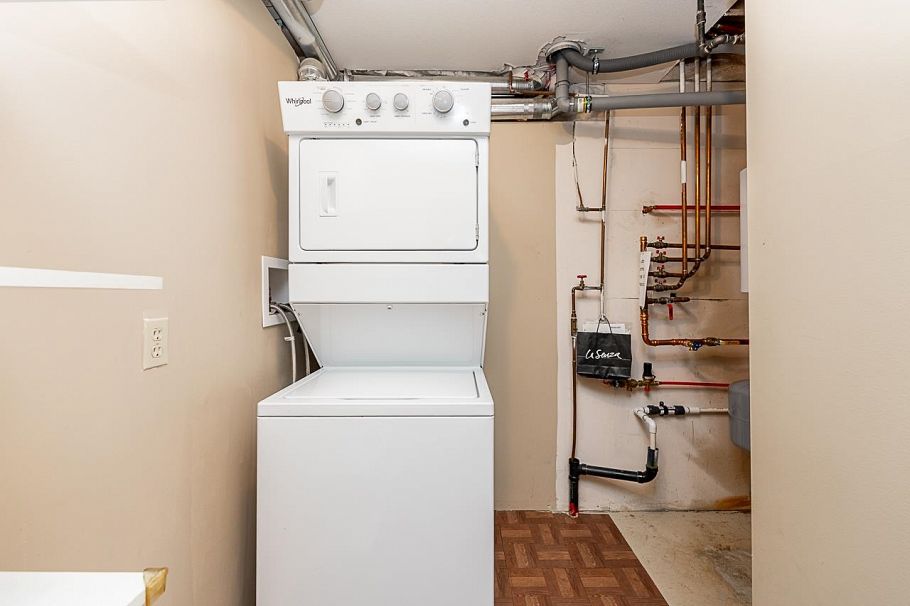 180 W Osborne Road North Vancouver, BC - 32