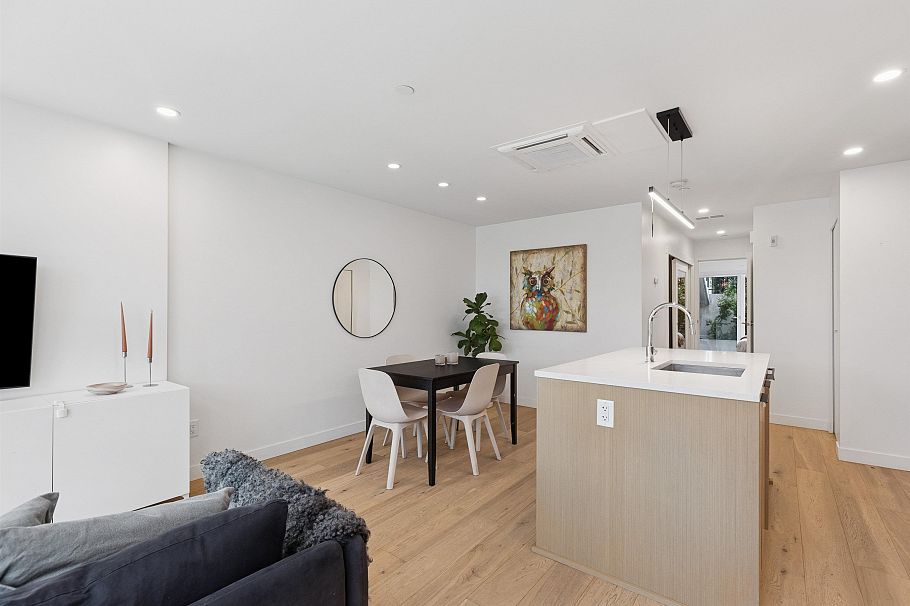 106 649 E 3rd Street North Vancouver, BC - 23