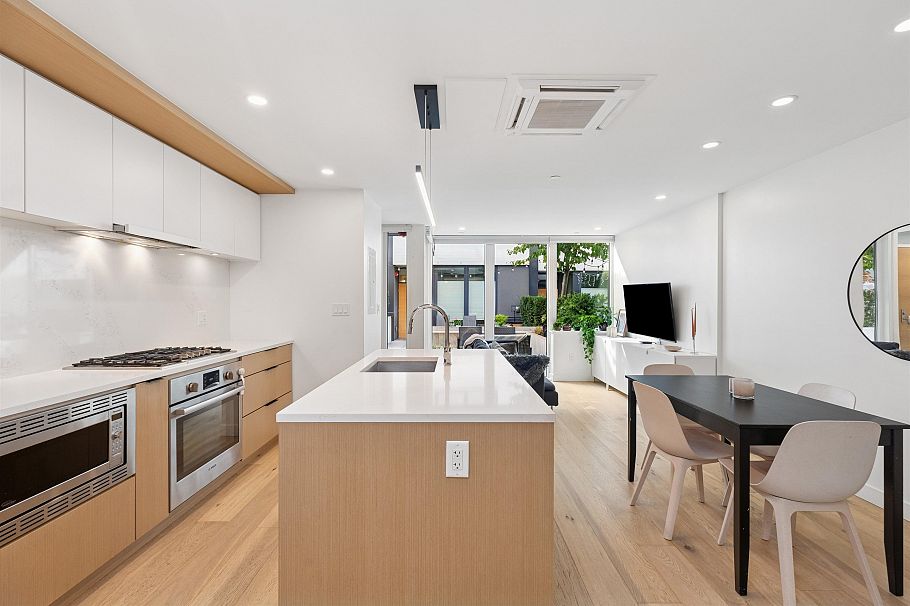 106 649 E 3rd Street North Vancouver, BC - 3