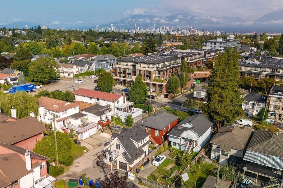 720 E 30th Avenue Vancouver, BC - 38