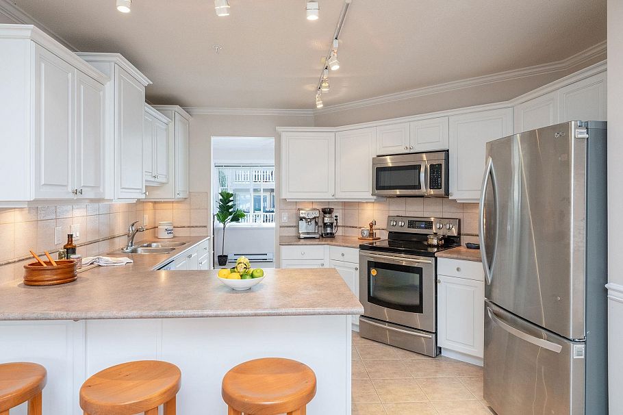 651 St. Andrews Avenue North Vancouver, BC - 11