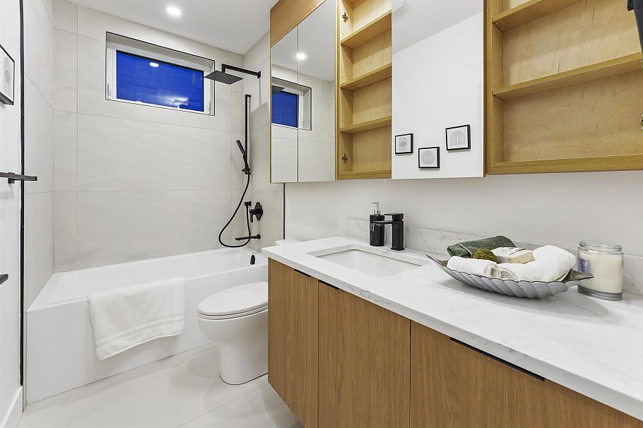 1 1322 E 13th Avenue Vancouver, BC - 21