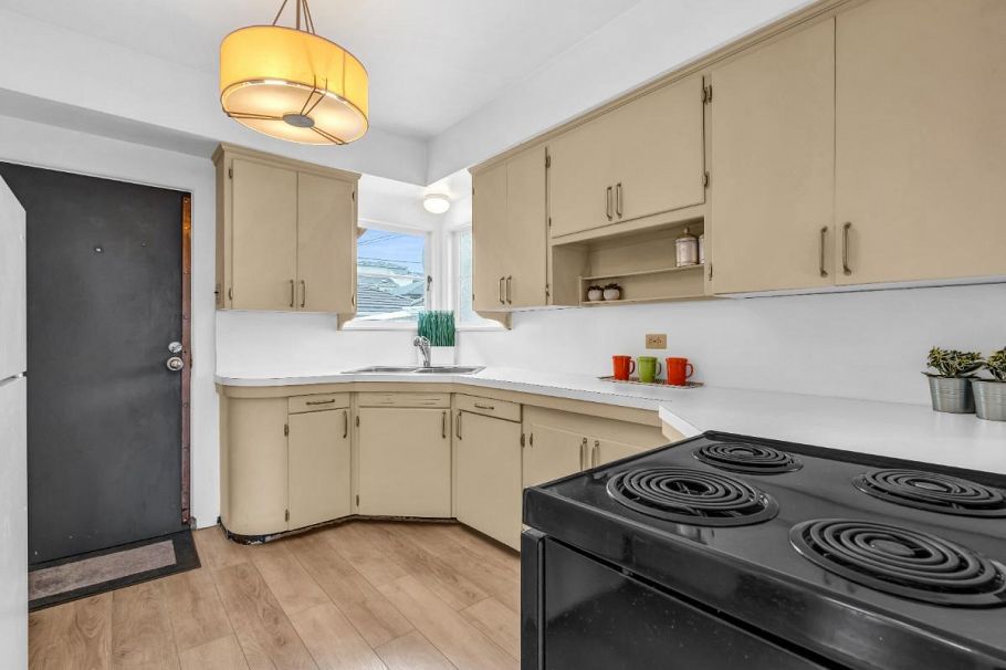 1260 E 33rd Avenue Vancouver, BC - 10