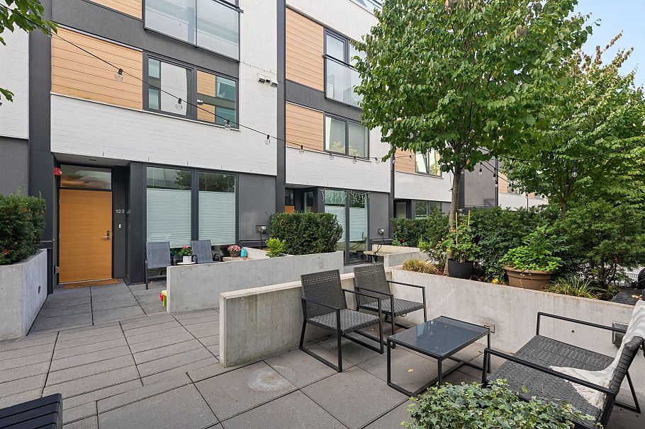 106 649 E 3rd Street North Vancouver, BC - 25