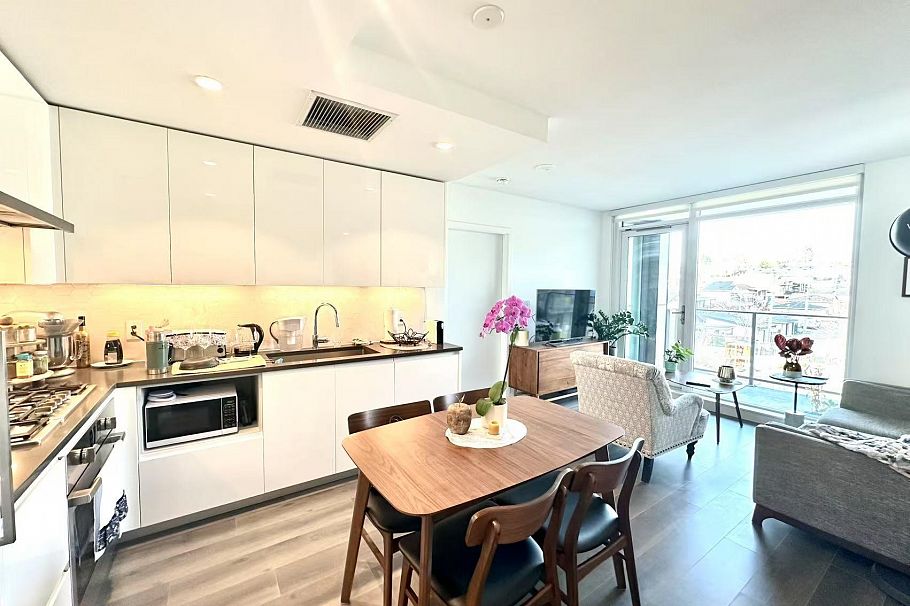 416 8181 Chester Street Vancouver, BC - 2