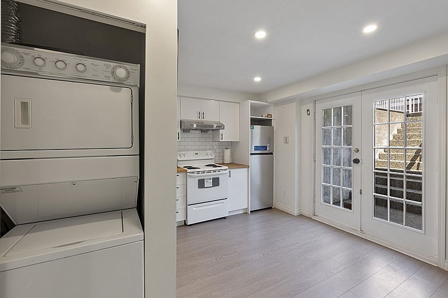 1563 W 59th Avenue Vancouver, BC - 31