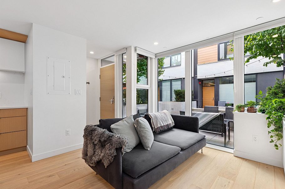 106 649 E 3rd Street North Vancouver, BC - 9