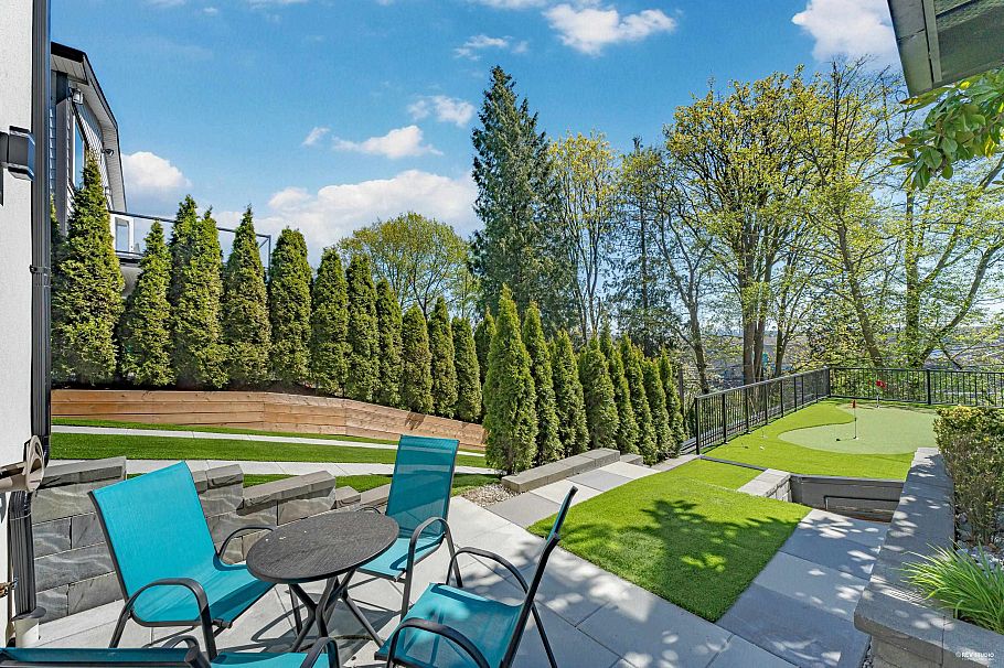 919 E 4th Street North Vancouver, BC - 35