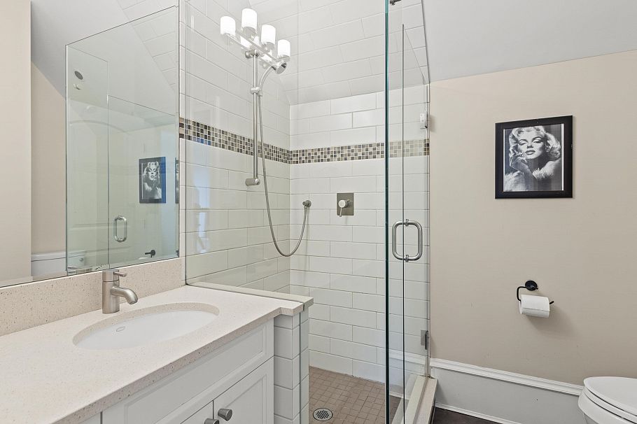 5559 Alma Street Vancouver, BC - 24