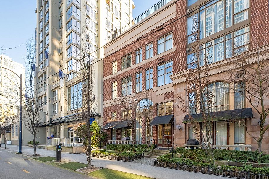 1258 Richards Street Vancouver, BC - 32