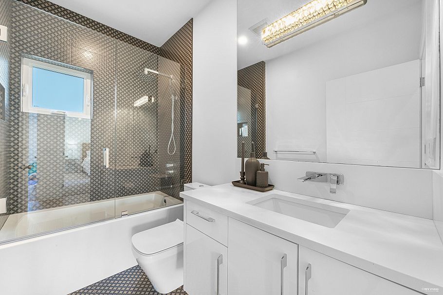 919 E 4th Street North Vancouver, BC - 30