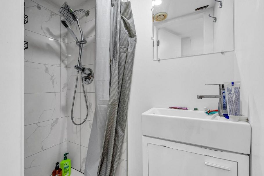 1260 E 33rd Avenue Vancouver, BC - 20