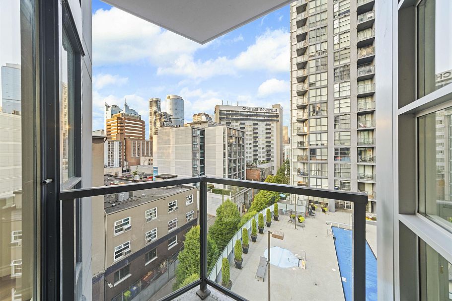 702 1199 Seymour Street Vancouver, BC - 4