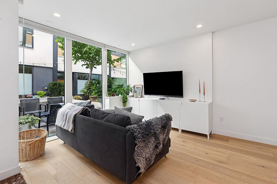 106 649 E 3rd Street North Vancouver, BC - 8