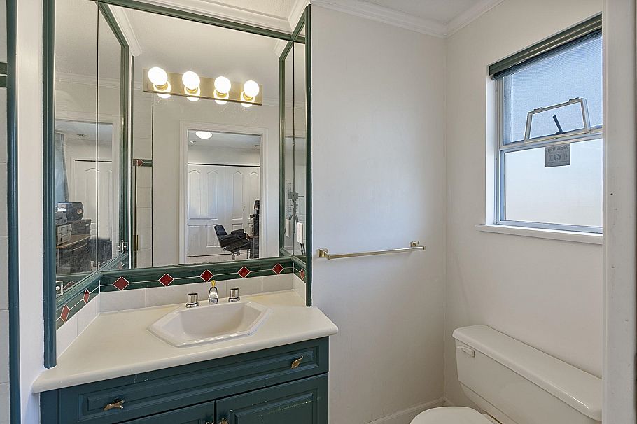 1563 W 59th Avenue Vancouver, BC - 25