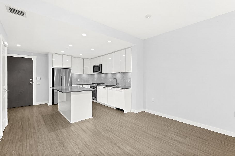 110 2663 Library Lane North Vancouver, BC - 8