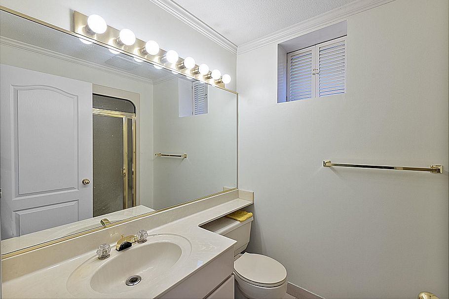 1563 W 59th Avenue Vancouver, BC - 28