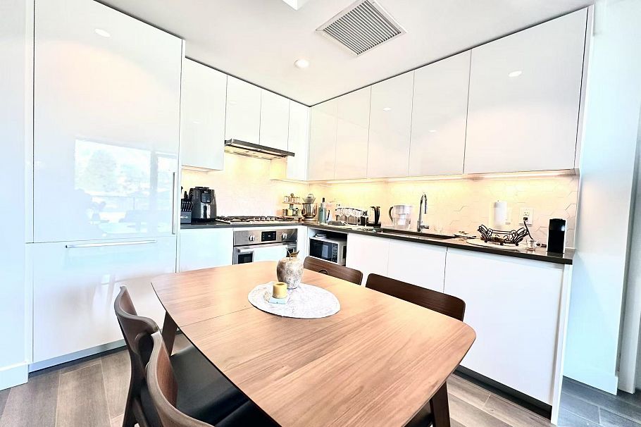 416 8181 Chester Street Vancouver, BC - 3