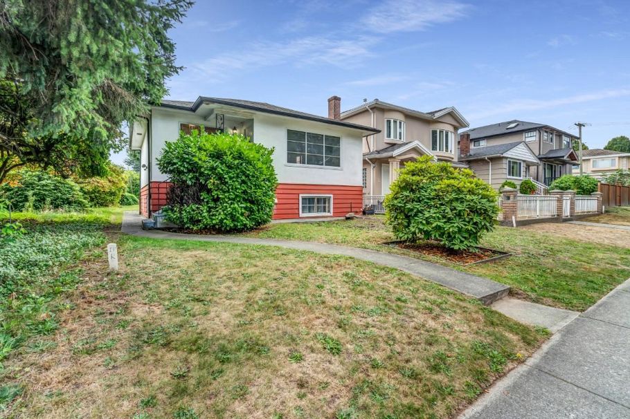 1260 E 33rd Avenue Vancouver, BC - 2