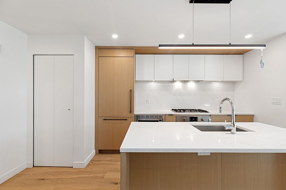 106 649 E 3rd Street North Vancouver, BC - 5