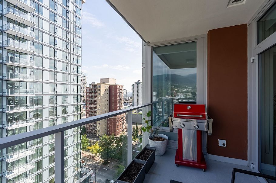 1401 150 W 15th Street North Vancouver, BC - 24
