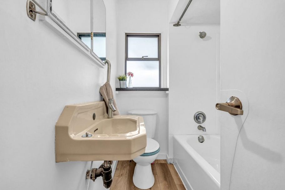 1260 E 33rd Avenue Vancouver, BC - 26