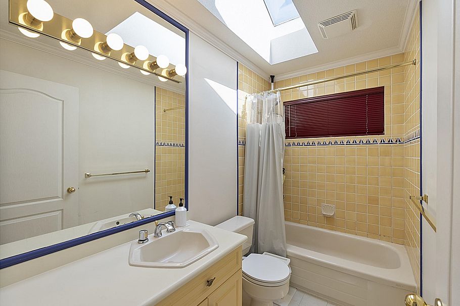 1563 W 59th Avenue Vancouver, BC - 22