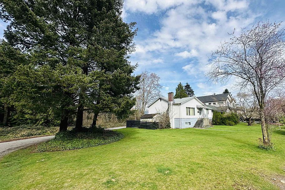 2925 E 25th Avenue Vancouver, BC - 3