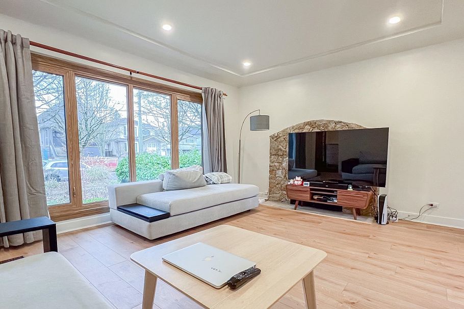 1165 E 26th Avenue Vancouver, BC - 3