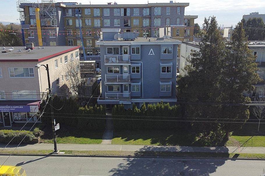 8732 Granville Street Vancouver, BC - 6