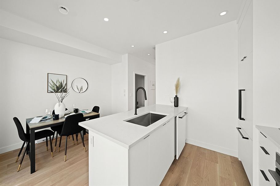 2412 Victoria Drive Vancouver, BC - 24