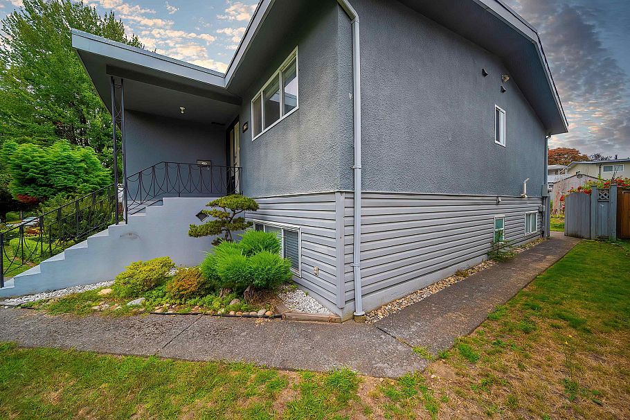3063 Rosemont Drive Vancouver, BC - 32