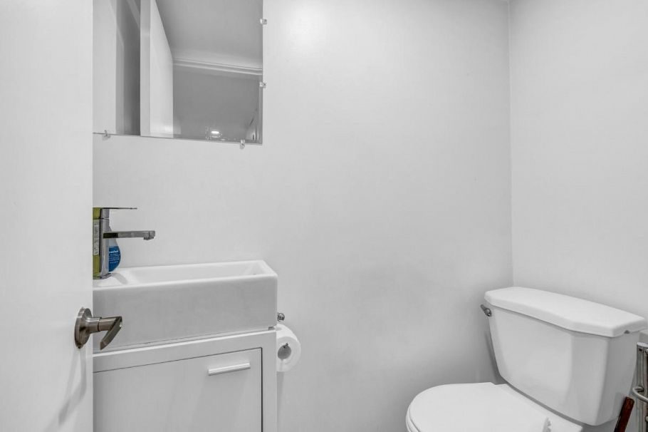 1260 E 33rd Avenue Vancouver, BC - 19