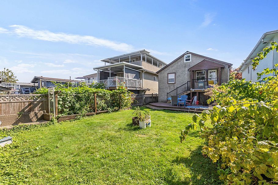 1341 E 29th Avenue Vancouver, BC - 28