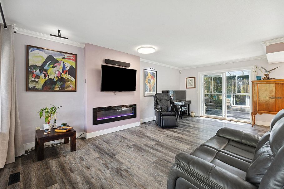 1501 Ostler Court North Vancouver, BC - 8