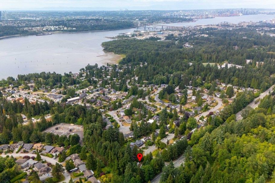 3095 Plymouth Drive North Vancouver, BC - 11