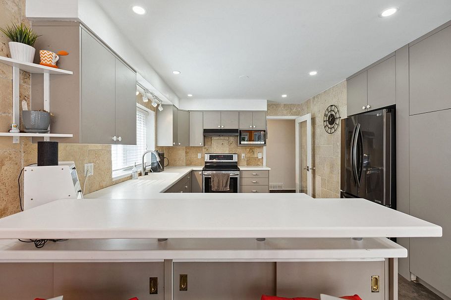 1501 Ostler Court North Vancouver, BC - 19