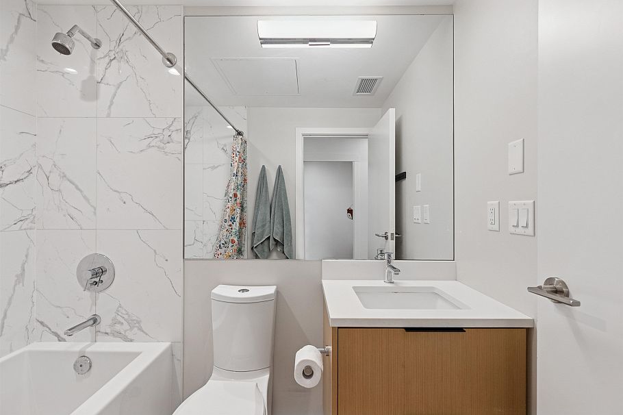 106 649 E 3rd Street North Vancouver, BC - 18